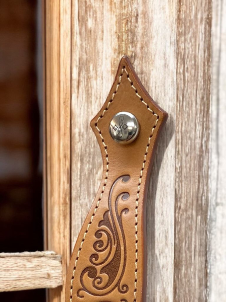 Rustic sewn cupboards Handle Engraved silver screws