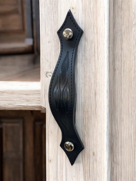 Furniture Stylish Handle Sewn Engraved silver screws