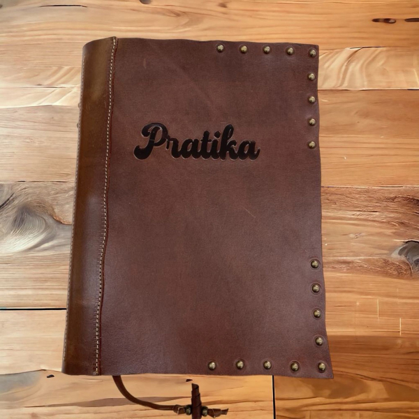 Personalizirani usnjeni ovitek za knjigo s kazalom