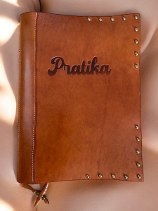 Personalizirani usnjeni ovitek za knjigo s kazalom